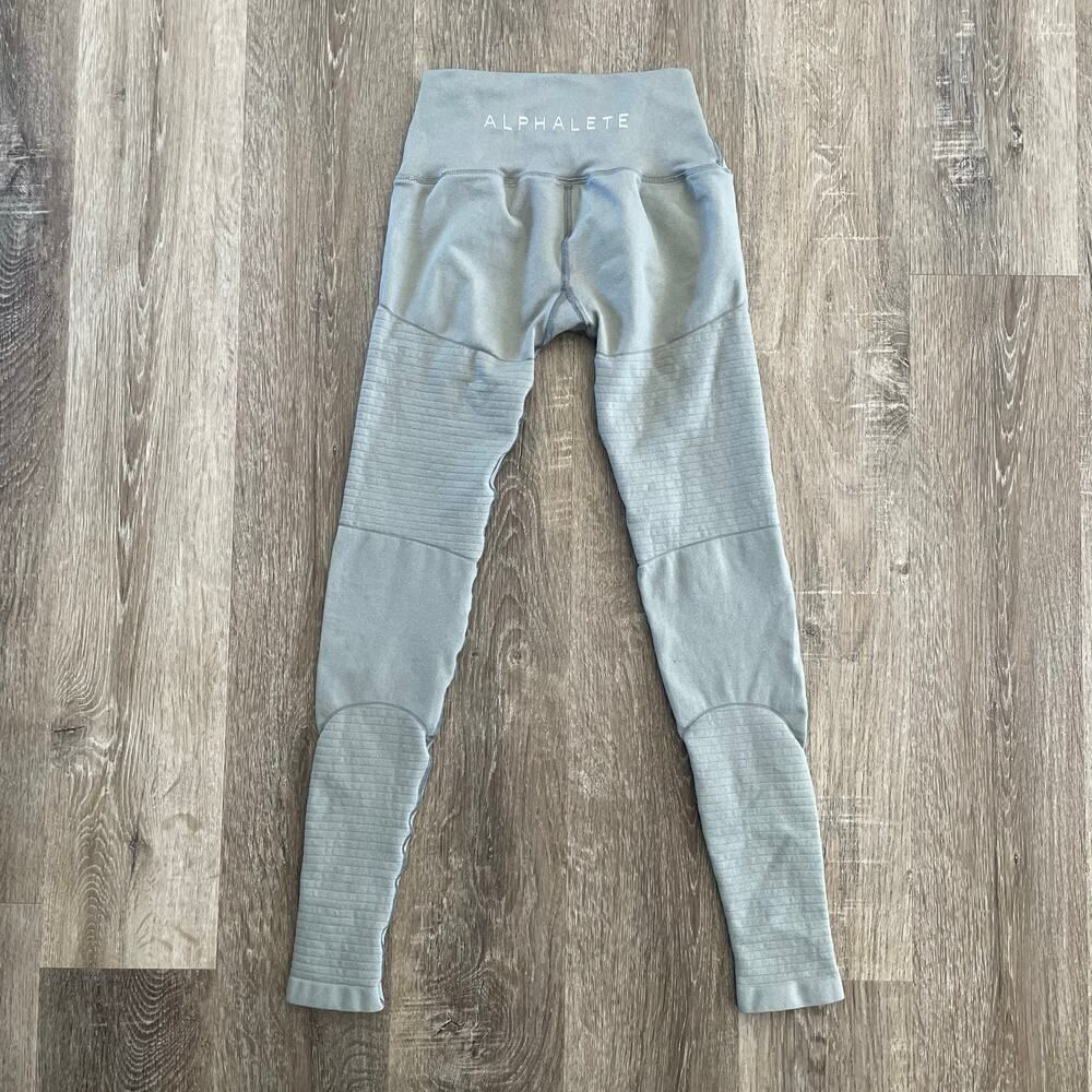 Alphalete Women's Green Gray Compression Crop Leggings - Size: Small - Picture 2 of 7